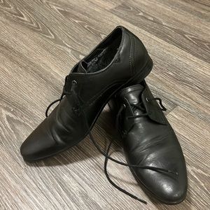 Guess Black men shoes. Only worn a handful of times.
